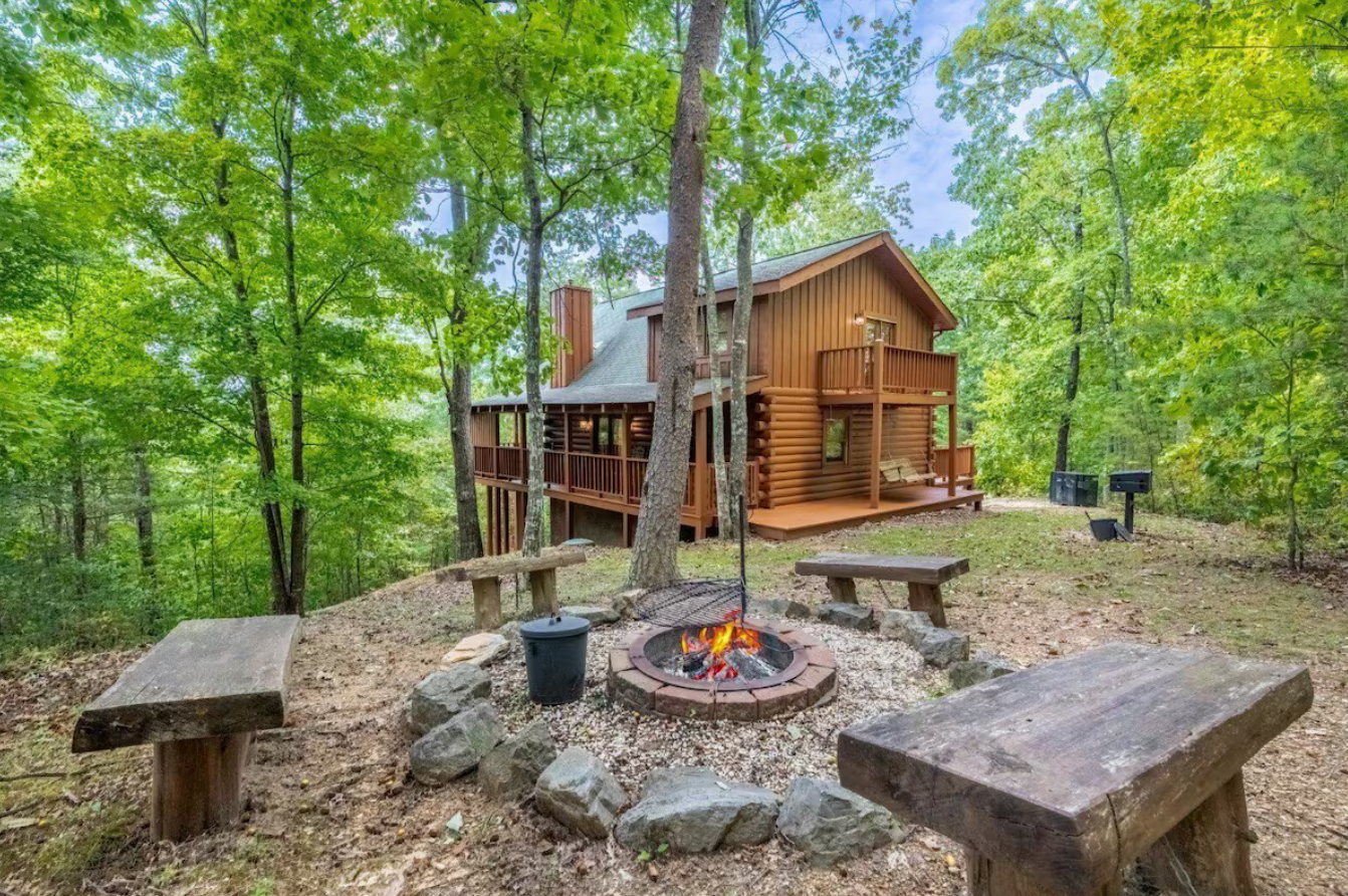 Cabin with firepit in the Smoky Mountains